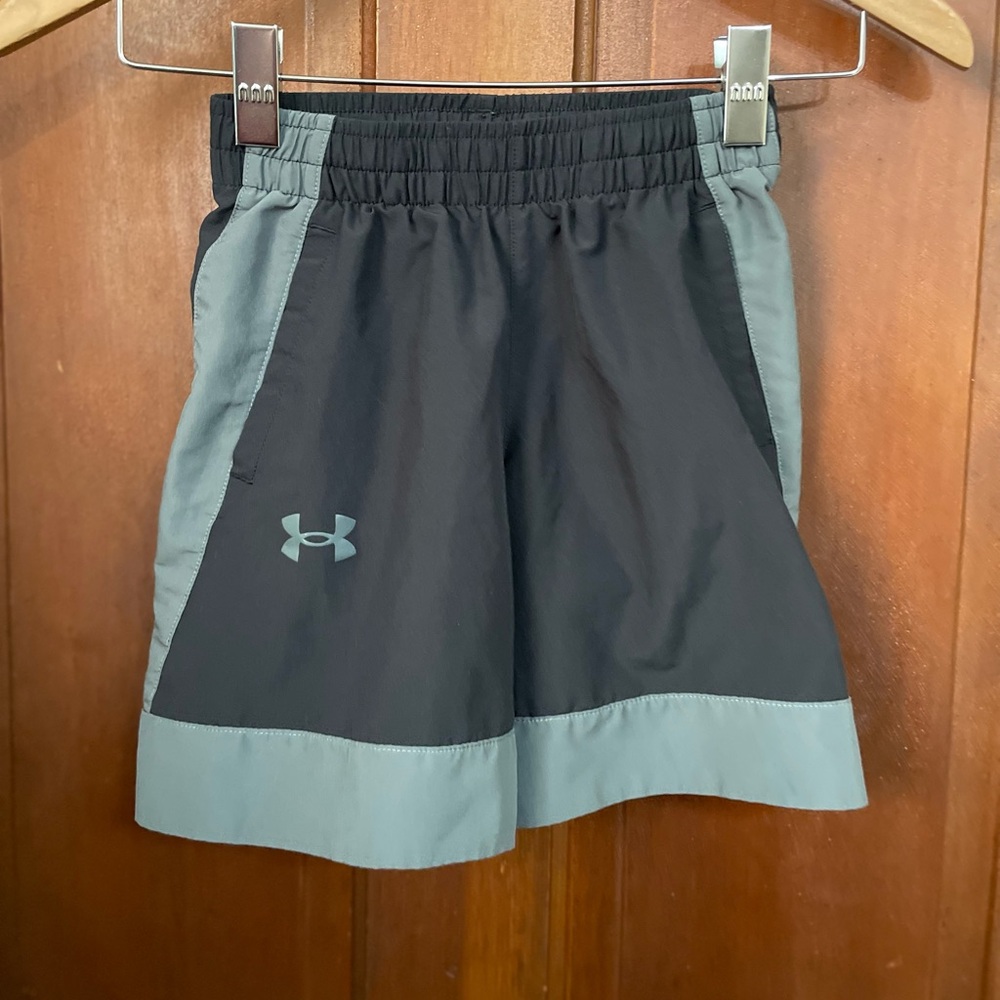 Under Armour boys youth extra small thin black / gray shorts